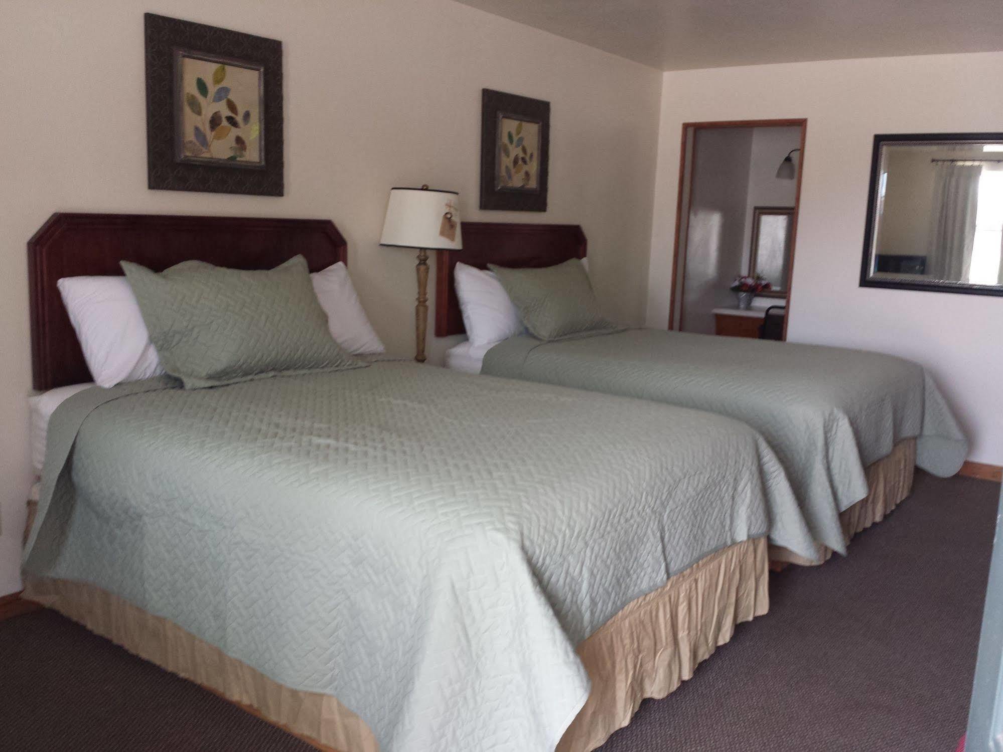 เวสต์ เพลนส์ โมเทล Motel West Plains ภายนอก รูปภาพ